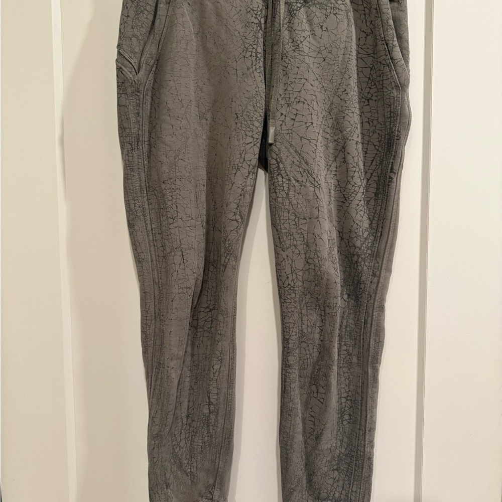 lululemon athletica Charcoal Crackle-Print Joggers